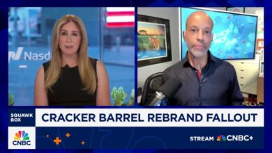 Cracker Barrel faces social media pushback on new logo, brand refresh Cracker Barrel faces social media pushback on new logo, brand refresh